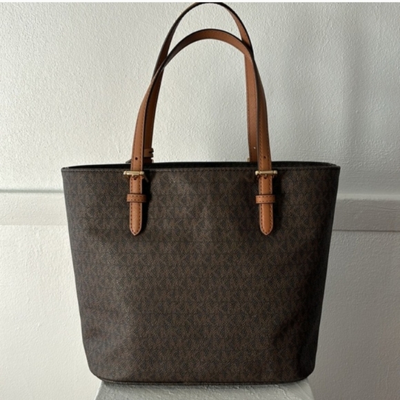 Michael Kors Jet Set Large Logo Pocket Tote Bag - Picture 3 of 16